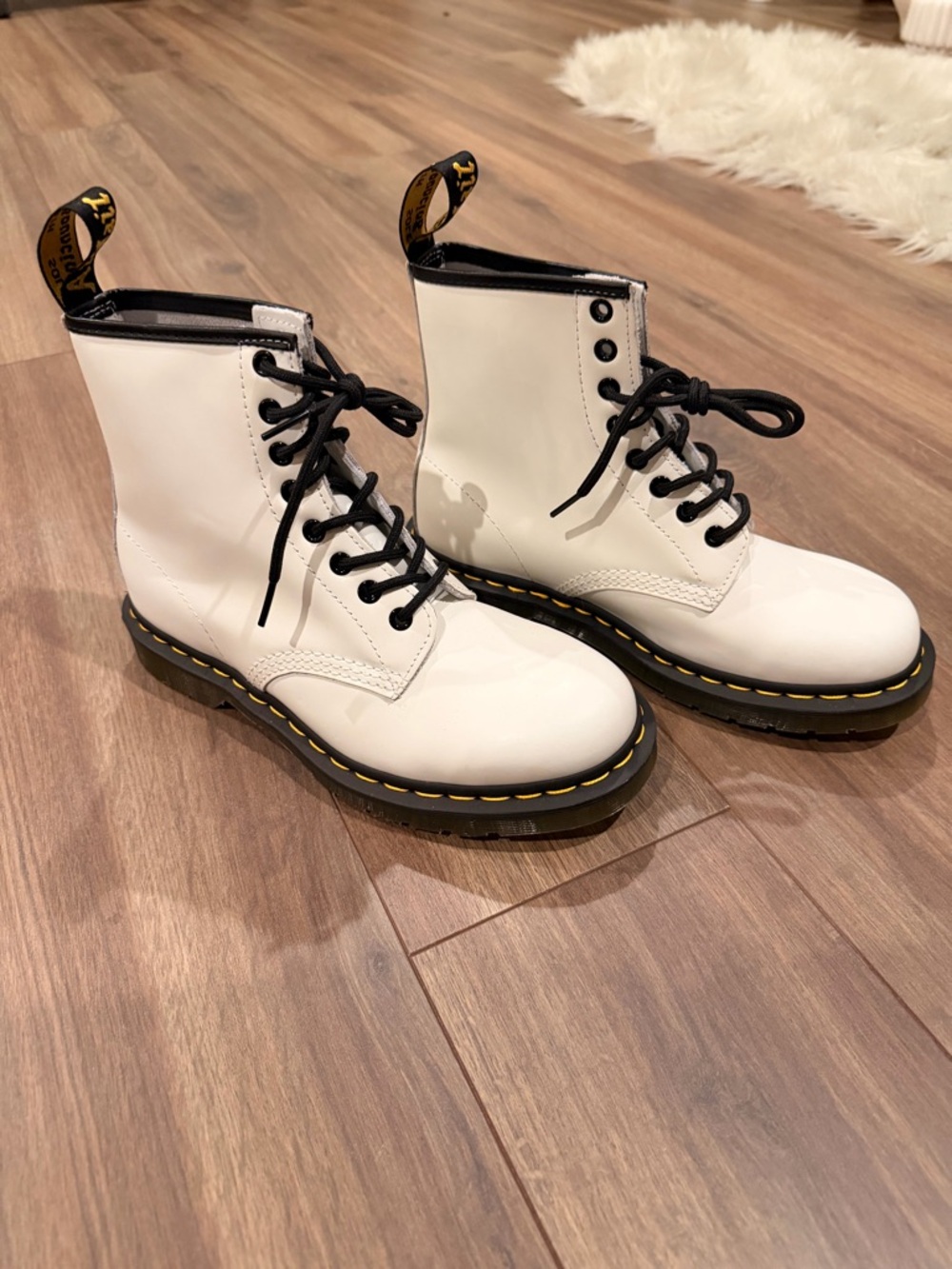 Dr. Martens White Leather Lace-Up Combat Boots with Black Laces NEW WITHOUT BOX
